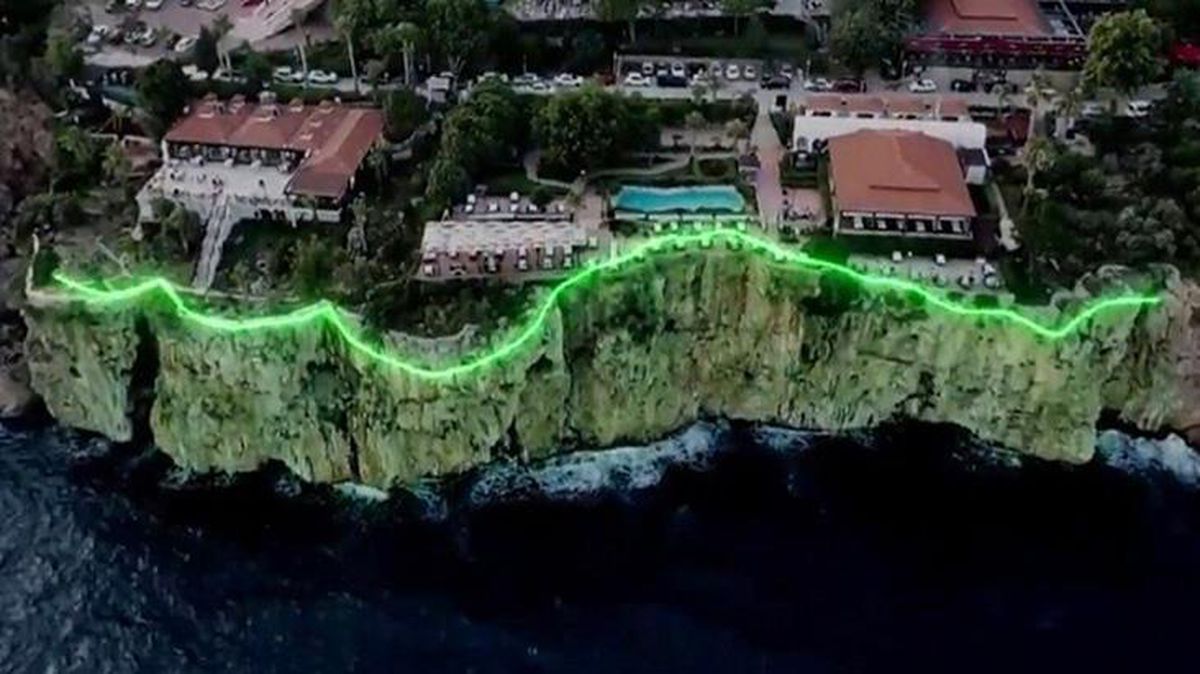Antalya'da falezler üzerinde yapılacak olan proje 'pavyona benziyor' gerekçesi ile iptal edildi