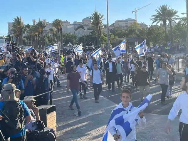 Aşırı sağcı Yahudilerin Şam Kapısı'ndaki provokatif bayrak yürüyüşü başladı
