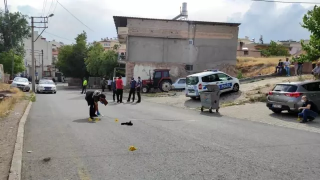 Kayseri'de uyuşturucu bağımlısı adam bağımlılık yaratan ilacı yazmayınca doktora silahla saldırdı Kayseri'de uyuşturucu bağımlısı adam bağımlılık yaratan ilacı yazmayınca doktora silahla saldırdı