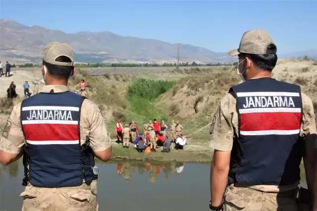 Balık tutmak için sulama kanalına giren 15 yaşındaki çocuk boğularak can verdi