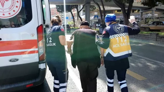 Bastonu kırılınca refüjden düşerek yaralandı