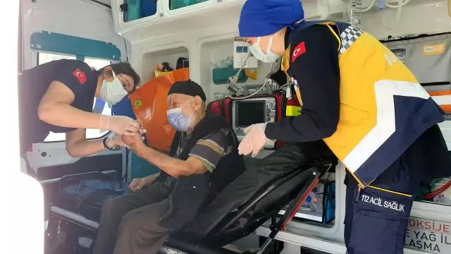 Bastonu kırılınca refüjden düşerek yaralandı