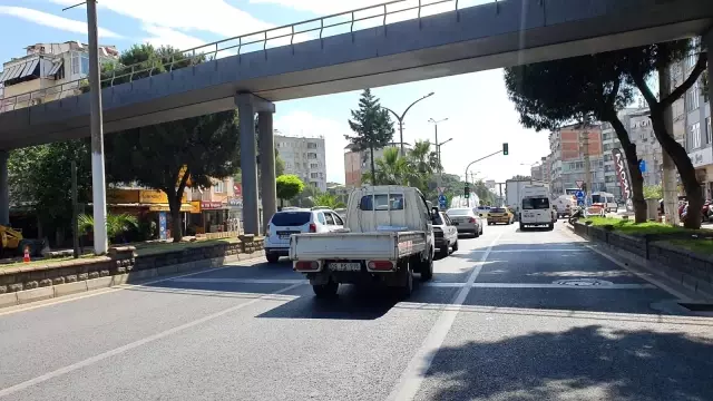 Bastonu kırılınca refüjden düşerek yaralandı