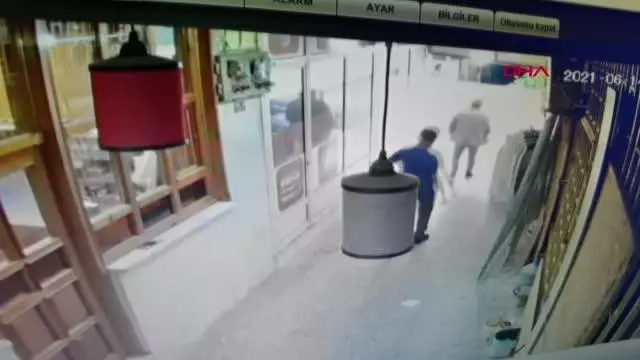 Son dakika gündem: BATARYASI ŞİŞEN TELEFONUN PATLAMA ANI KAMERADA Son dakika gündem: BATARYASI ŞİŞEN TELEFONUN PATLAMA ANI KAMERADA