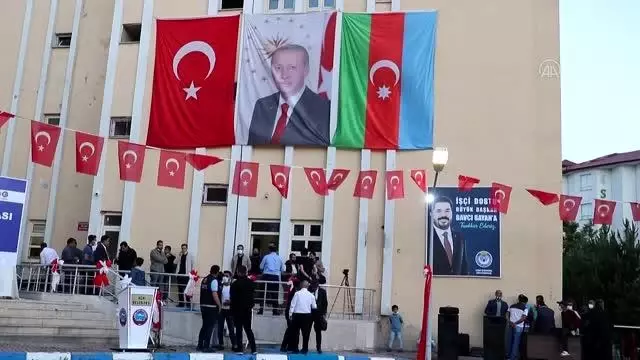 Belediye işçilerinin maaşına bin lira zam yapıldı Belediye işçilerinin maaşına bin lira zam yapıldı