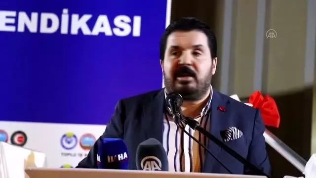 Belediye işçilerinin maaşına bin lira zam yapıldı Belediye işçilerinin maaşına bin lira zam yapıldı