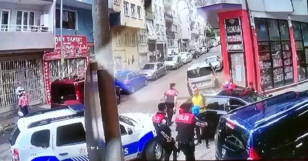 BURSA'DA KOVALAMACA KAZAYLA BİTTİ; 1 POLİS YARALANDI, O ANLAR KAMERADA BURSA'DA KOVALAMACA KAZAYLA BİTTİ; 1 POLİS YARALANDI, O ANLAR KAMERADA