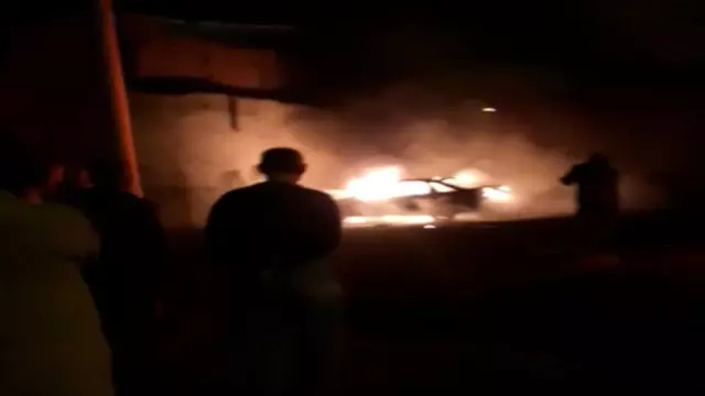 Bursa'da park halindeki otomobil alevlere teslim oldu Bursa'da park halindeki otomobil alevlere teslim oldu