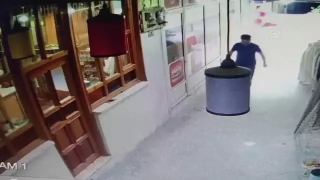 Son dakika haberi: Cep telefonu bataryasının patlaması güvenlik kamerasınca görüntülendi batarya,Cep telefonu,İnegöl,PATLAMA,