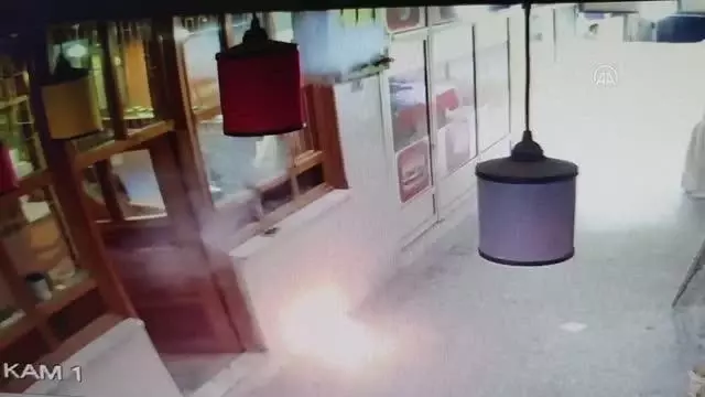 Son dakika haberi: Cep telefonu bataryasının patlaması güvenlik kamerasınca görüntülendi batarya,Cep telefonu,İnegöl,PATLAMA,