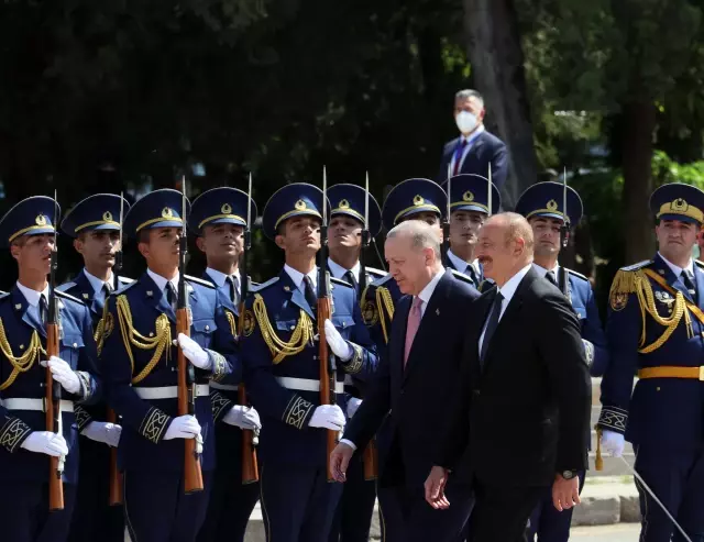Cumhurbaşkanı Erdoğan, Şuşa'da resmi törenle karşılandı
