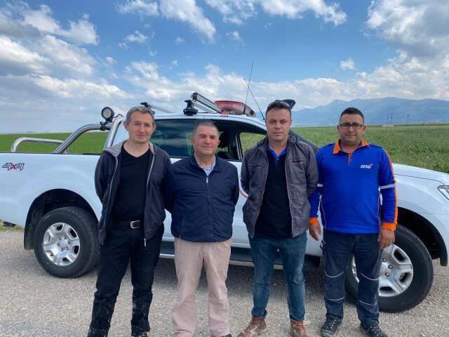 Deprem bölgesi Afyon'da 1 kilometre uzunluğunda yarık oluştu Deprem bölgesi Afyon'da 1 kilometre uzunluğunda yarık oluştu