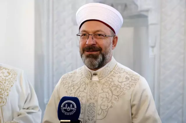 Diyanet İşleri Başkanı Erbaş, Bulgaristan'ın Kırcaali şehrindeki camileri ziyaret etti