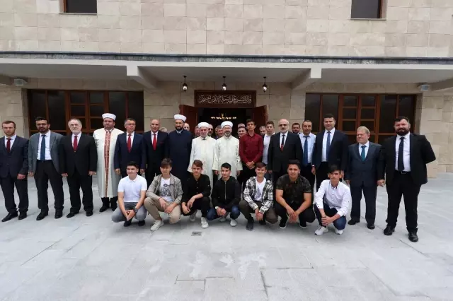 Diyanet İşleri Başkanı Erbaş, Bulgaristan'ın Kırcaali şehrindeki camileri ziyaret etti