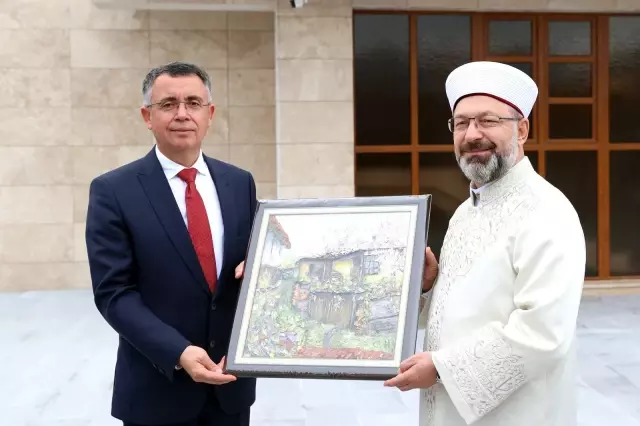 Diyanet İşleri Başkanı Erbaş, Bulgaristan'ın Kırcaali şehrindeki camileri ziyaret etti