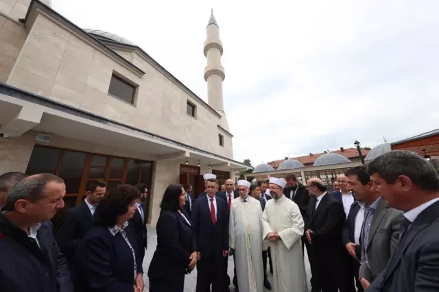 Diyanet İşleri Başkanı Erbaş, Bulgaristan'ın Kırcaali şehrindeki camileri ziyaret etti