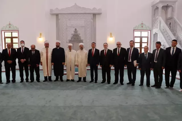 Diyanet İşleri Başkanı Erbaş, Bulgaristan'ın Kırcaali şehrindeki camileri ziyaret etti