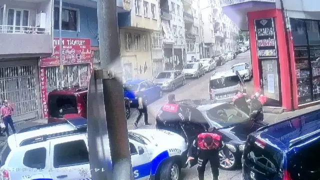 Son dakika... 'Dur' ihtarına uymayarak polise çarpan sürücü böyle yakalandı Son dakika... 'Dur' ihtarına uymayarak polise çarpan sürücü böyle yakalandı