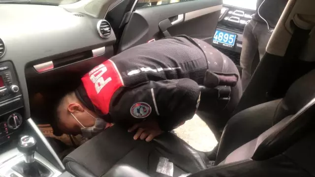 Son dakika... 'Dur' ihtarına uymayarak polise çarpan sürücü böyle yakalandı