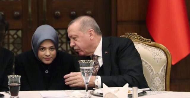 Erdoğan'a NATO zirvesinde eşlik eden kişi Cumhurbaşkanlığı'nda görevli Fatima Gülham Abushanab çıktı Erdoğan'a NATO zirvesinde eşlik eden kişi Cumhurbaşkanlığı'nda görevli Fatima Gülham Abushanab çıktı