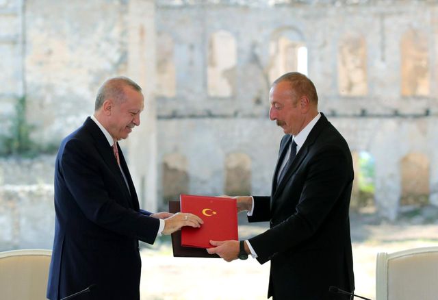 erdogan ve aliyev susa beyannamesini imzaladi 2 14202324 o