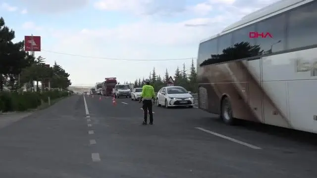 ESKİŞEHİR TIR'A ÇARPAN ARAÇTAKİ ANNE VE KIZI ÖLDÜ, BABA VE 2 OĞLU YARALANDI ESKİŞEHİR TIR'A ÇARPAN ARAÇTAKİ ANNE VE KIZI ÖLDÜ, BABA VE 2 OĞLU YARALANDI