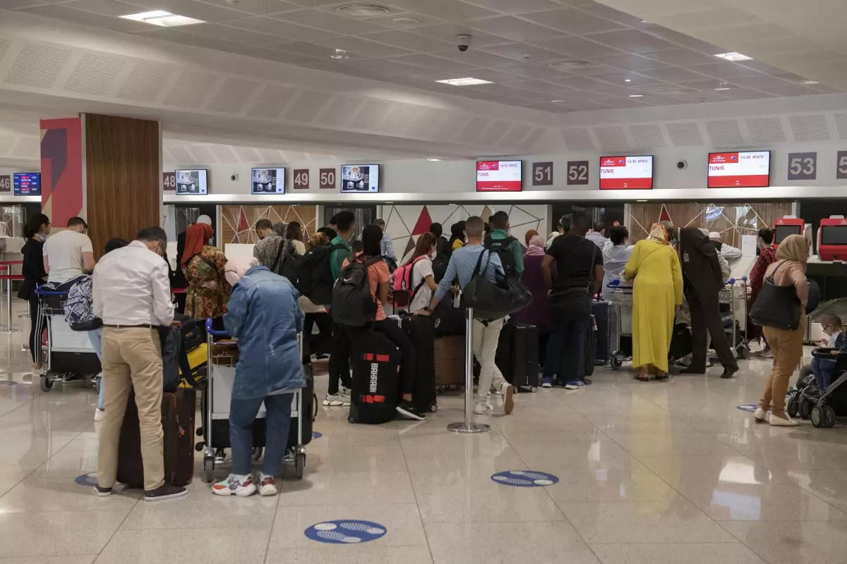 Fas'ta Kovid-19 nedeniyle durdurulan uçuşlar 5 ay aradan sonra yeniden başladı