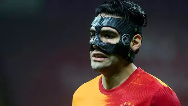 G.Saray'da sakatlığın her türlüsünü yaşayan Falcao, bu kez de koronavirüse yakalandı G.Saray'da sakatlığın her türlüsünü yaşayan Falcao, bu kez de koronavirüse yakalandı