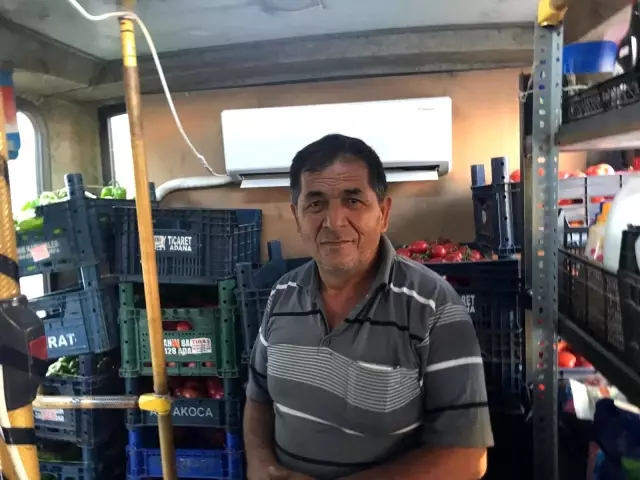 Görenler şaşıp kaldı! Halk otobüsünü seyyar bakkal ile manava çevirdi Görenler şaşıp kaldı! Halk otobüsünü seyyar bakkal ile manava çevirdi