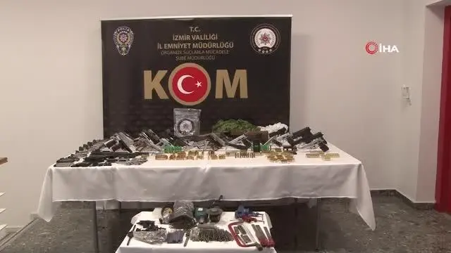 İzmir merkezli yasa dışı silah ticareti operasyonu: 17 gözaltı İzmir merkezli yasa dışı silah ticareti operasyonu: 17 gözaltı