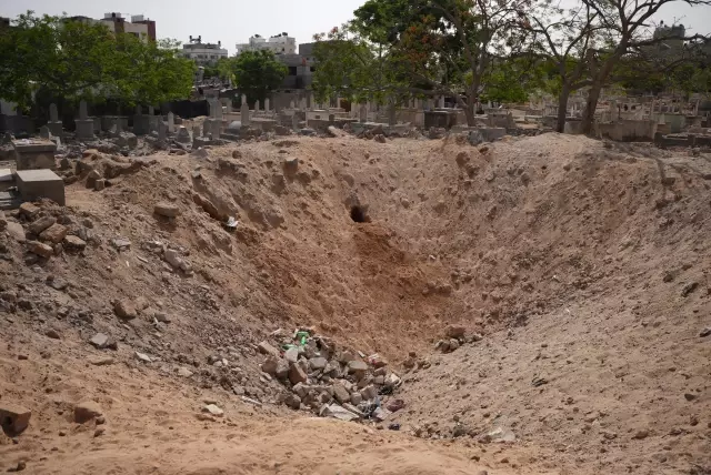 İsrail Filistinlileri mezarlarında bile rahat bırakmadı