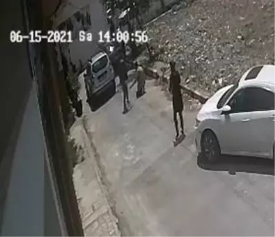 İzmir'de avukata silahlı tehdit ve darp olayında yeni görüntüler ortaya çıktı İzmir'de avukata silahlı tehdit ve darp olayında yeni görüntüler ortaya çıktı
