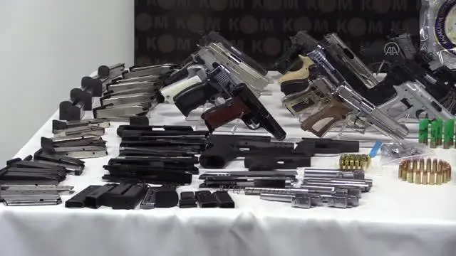 Son dakika haberleri: İzmir merkezli silah kaçakçılığı operasyonunda 17 şüpheli yakalandı (2) Son dakika haberleri: İzmir merkezli silah kaçakçılığı operasyonunda 17 şüpheli yakalandı (2)