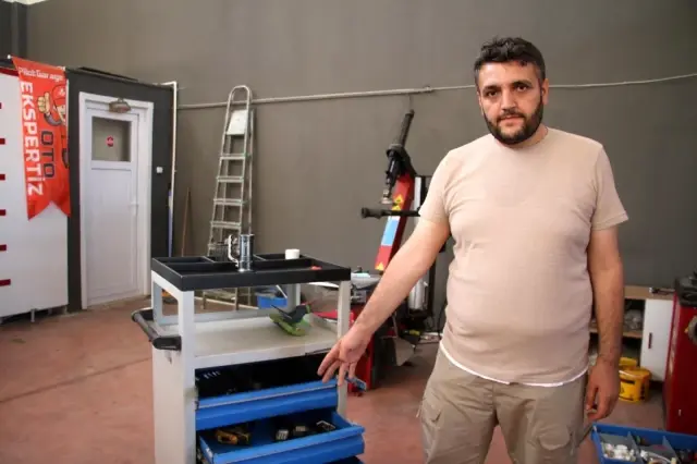 Kadın kılığına girip iş yeri soymak isteyen hırsızlar önce kameraya sonra polise yakalandı Kadın kılığına girip iş yeri soymak isteyen hırsızlar önce kameraya sonra polise yakalandı