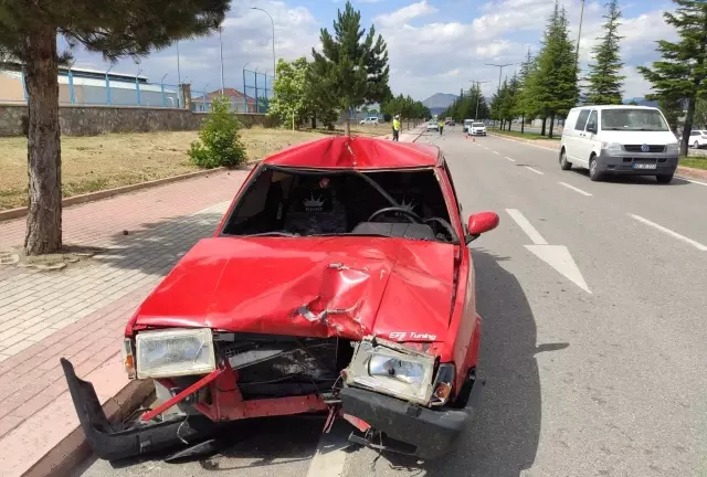 Konya'da otomobil motosiklete çarptı: 2 yaralı