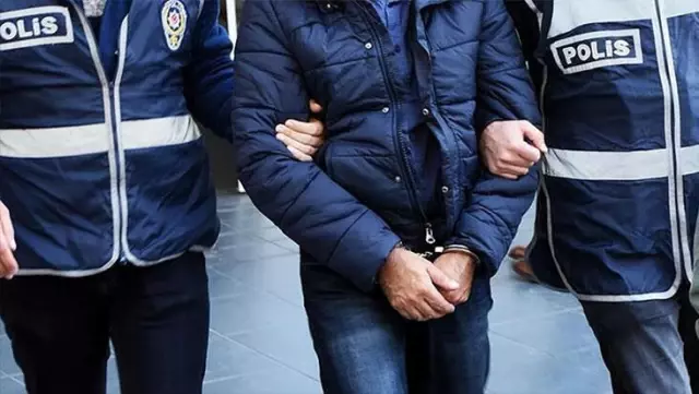 Nakdi ücret desteğine de göz diktiler! Van'da dev operasyonda 30 gözaltı Nakdi ücret desteğine de göz diktiler! Van'da dev operasyonda 30 gözaltı