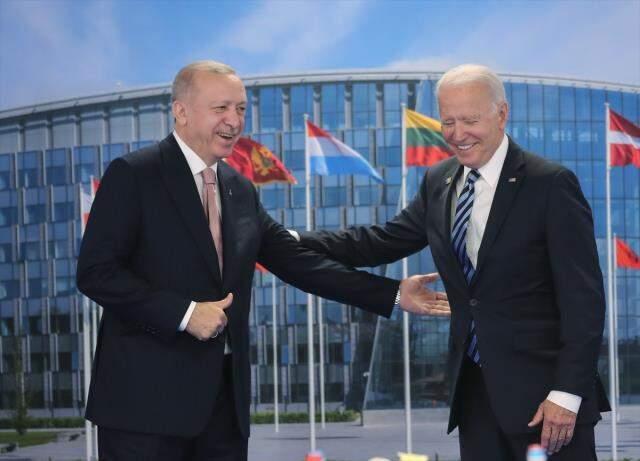 NATO Zirvesi'ndeki liderlerin beden dili analizi! En ilginç yorum Erdoğan - Macron buluşmasına yapıldı NATO Zirvesi'ndeki liderlerin beden dili analizi! En ilginç yorum Erdoğan - Macron buluşmasına yapıldı