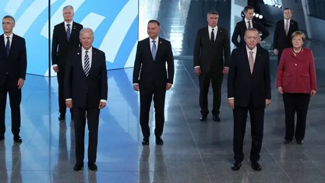 NATO Zirvesi'nin ardından yayınlanan bildiride dikkat çeken ifadeler: Suriye'den Türkiye'ye gelebilecek füze saldırılarına karşı tetikteyiz NATO Zirvesi'nin ardından yayınlanan bildiride dikkat çeken ifadeler: Suriye'den Türkiye'ye gelebilecek füze saldırılarına karşı tetikteyiz
