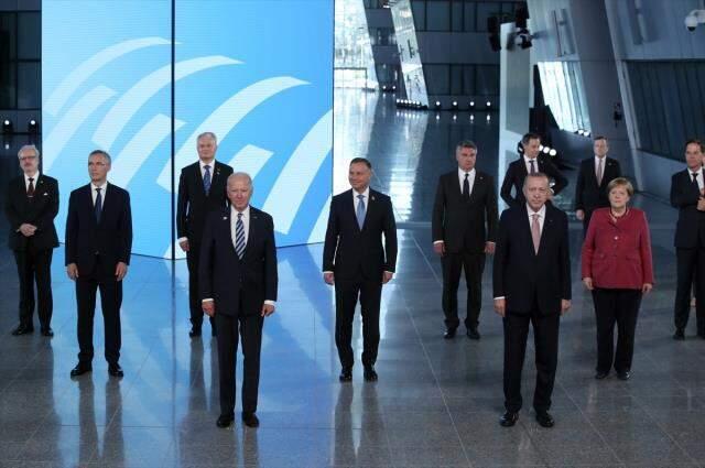 NATO Zirvesi'nin ardından yayınlanan bildiride dikkat çeken ifadeler: Suriye'den Türkiye'ye gelebilecek füze saldırılarına karşı tetikteyiz NATO Zirvesi'nin ardından yayınlanan bildiride dikkat çeken ifadeler: Suriye'den Türkiye'ye gelebilecek füze saldırılarına karşı tetikteyiz