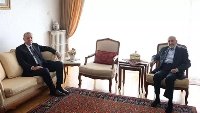 Oğuzhan Asiltürk kazan kaldırdı, Saadet Partisi'ne kurultay yolu göründü Oğuzhan Asiltürk kazan kaldırdı, Saadet Partisi'ne kurultay yolu göründü