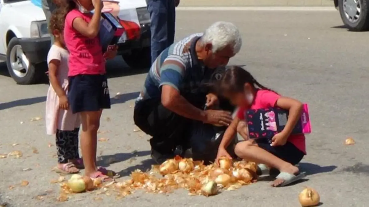 'Para etmiyor' diye Akşener'in önüne döktüğü soğanları gidince geri topladı