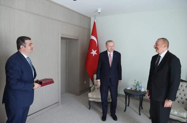 Son Dakika: Cumhurbaşkanı Erdoğan ile Azerbaycan lideri Aliyev, iki ülke arasında Şuşa Beyannamesi'ni imzaladı Son Dakika: Cumhurbaşkanı Erdoğan ile Azerbaycan lideri Aliyev, iki ülke arasında Şuşa Beyannamesi'ni imzaladı