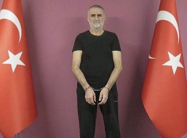 Son Dakika: Kırmızı kategoride aranan DEAŞ'ın sözde Türkiye vilayeti sorumlusu, MİT operasyonuyla yakalanarak Türkiye'ye getirildi Son Dakika: Kırmızı kategoride aranan DEAŞ'ın sözde Türkiye vilayeti sorumlusu, MİT operasyonuyla yakalanarak Türkiye'ye getirildi