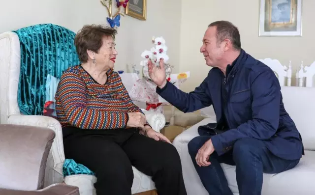 Halk müziğinin efsanesi Yıldız Ayhan hayatını kaybetti Halk müziğinin efsanesi Yıldız Ayhan hayatını kaybetti