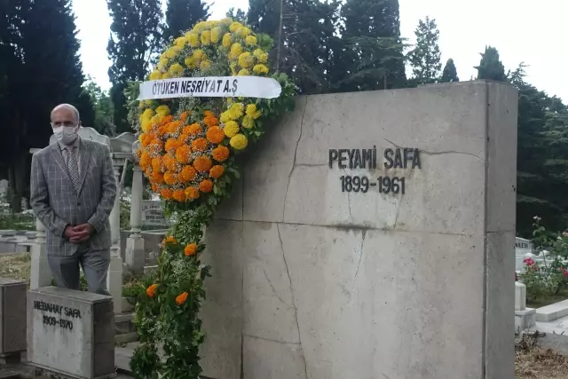 Usta edebiyatçı Peyami Safa kabri başında anıldı