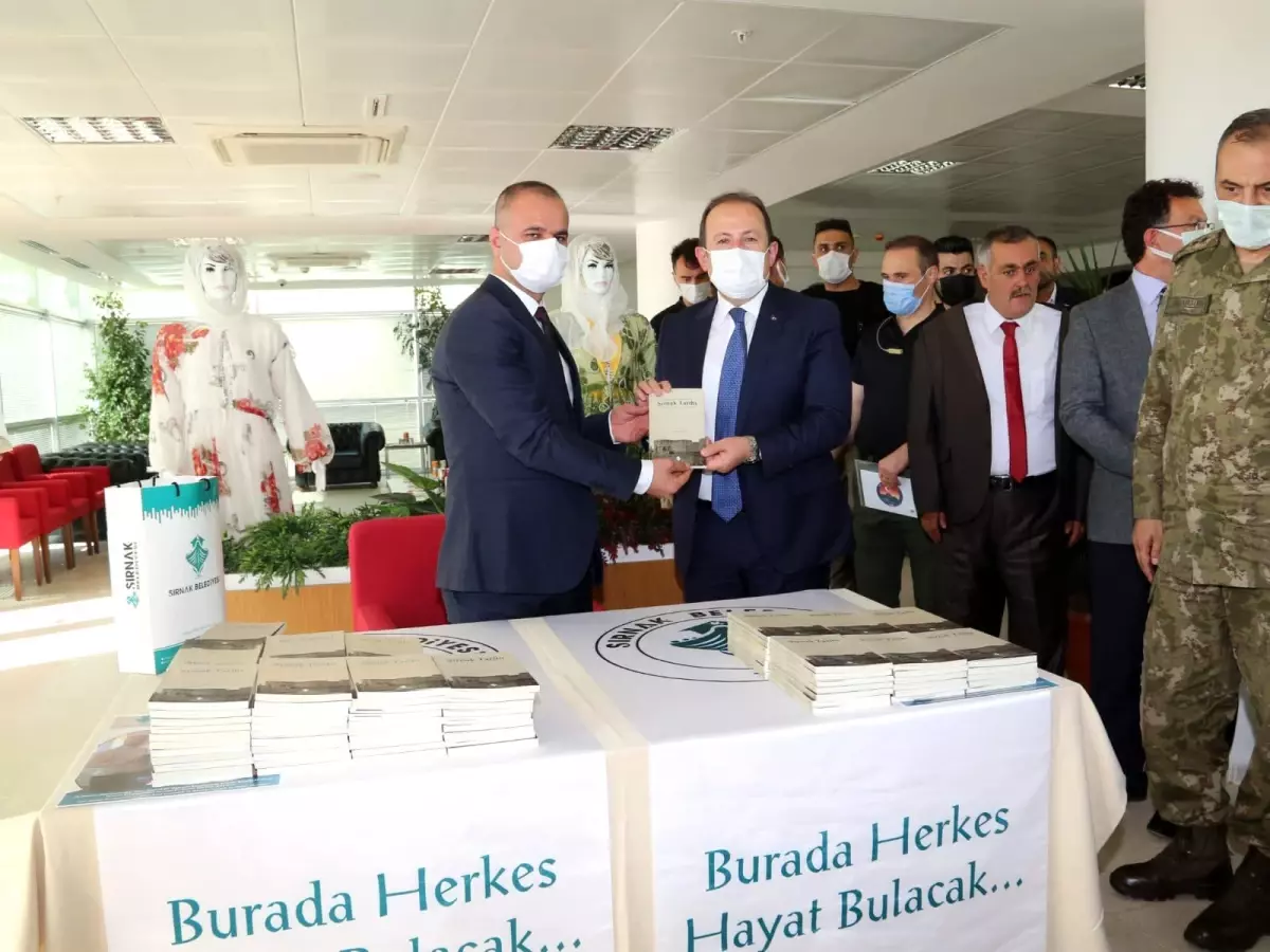 Vali Ali Hamza Pehlivan, Şırnak Belediyesi Kültür Yayınları Kitap Tanıtım Etkinliğine Katıldı