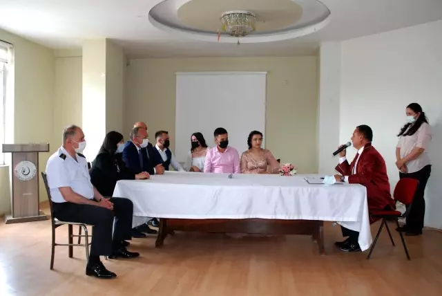 Vali Atik, genç çiftin nikah şahidi isteğini geri çevirmedi