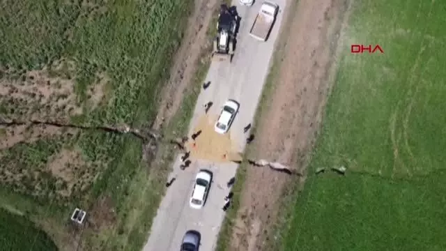 YOL VE TARIM ARAZİSİ ÜZERİNDE 1 KİLOMETRE UZUNLUĞUNDA YARIK OLUŞTU YOL VE TARIM ARAZİSİ ÜZERİNDE 1 KİLOMETRE UZUNLUĞUNDA YARIK OLUŞTU