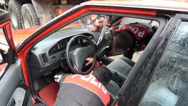 Polisin 'dur' ihtarına uymadı! Yakalanınca, 'Ehliyetim yok' dedi Polisin 'dur' ihtarına uymadı! Yakalanınca, 'Ehliyetim yok' dedi