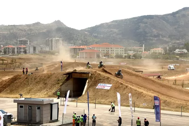 AFYONKARAHİSAR - Afyon Motor Sporları Merkezi'ne Rumen antrenörden övgü AFYONKARAHİSAR - Afyon Motor Sporları Merkezi'ne Rumen antrenörden övgü